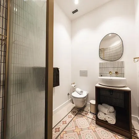 Elegant Designer 2br In Balluta Building